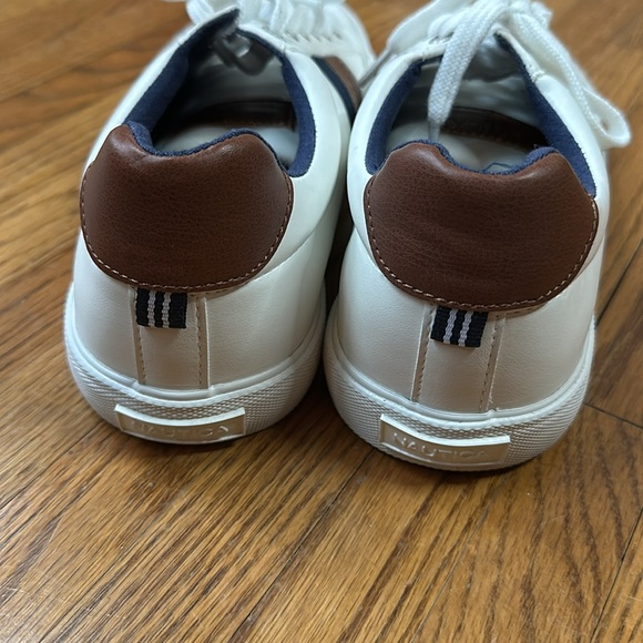 Nautica shoes! Size 9.5 - Picture 4 of 6